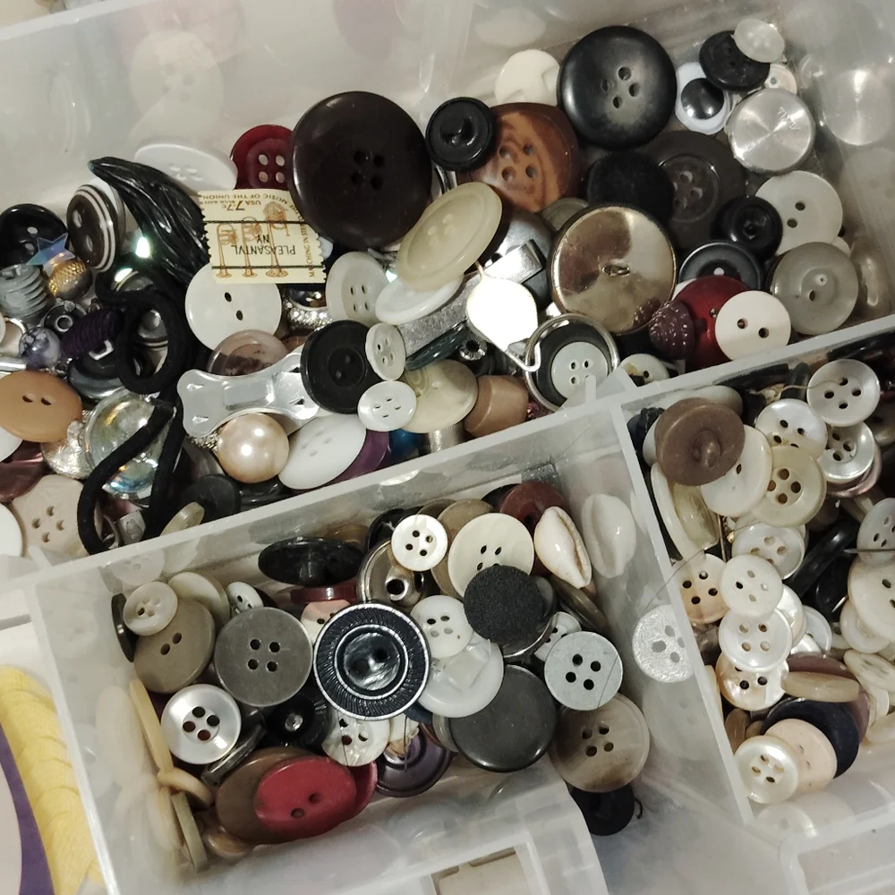 Assorted Button Collection - Picture 3 of 15